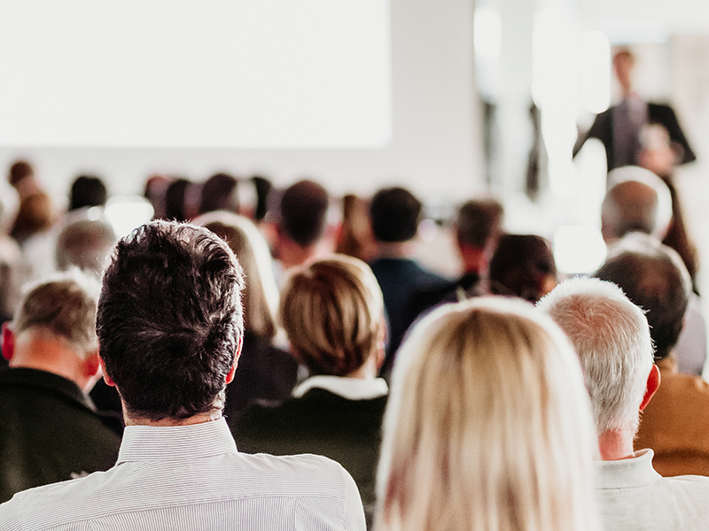 Gruppe von Zuschauern | Copyright: AdobeStock_501876253 Gruppe von Zuschauern