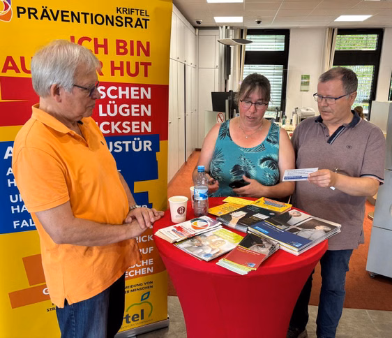 Präventionsrat Rückblick - Infostand der Krifteler Sicherheitsberater in der Taunussparkasse Kriftel 2025