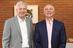 Landrat Michael Cyriax mit Gert Nötzel bei seiner Verabschiedung in den Ruhestand