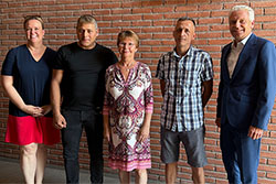 Gruppenbild mit fünf Personen