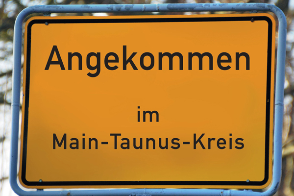 Ein Ortsschild mit der Aufschrift: Angekommen im Main-Taunus-Kreis.
