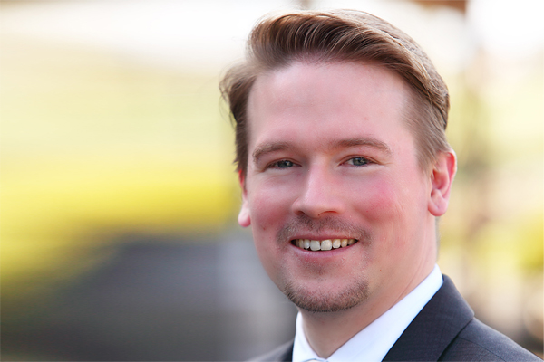 Portrait eines Mannes im Anzug