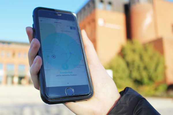 ein Smartphone, auf dem die App Katwarn aufgerufen ist