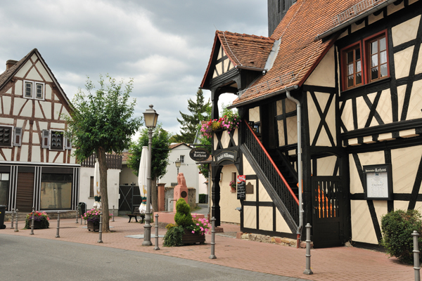 Fachwerkhäuser an einer Straße