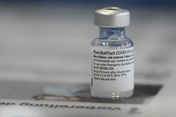 eine Flasche des BioNTech-Impfstoffs
