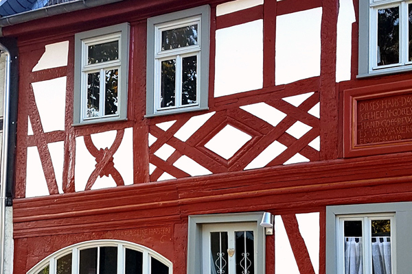 die Fassade eines Fachwerkhauses