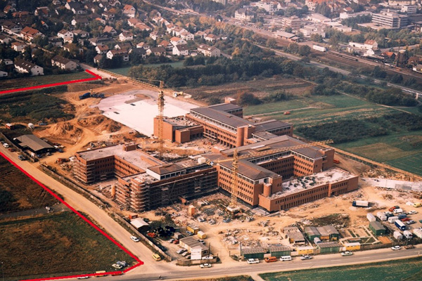 die Baustelle des Hofheimer Landratsamtes Mitte der 1980er-Jahre
