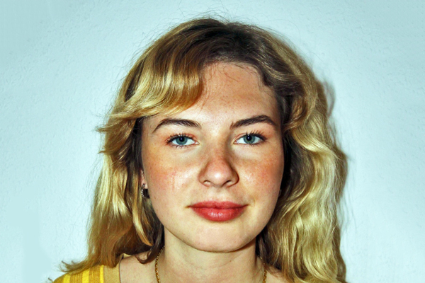 Portrait einer blonden Frau