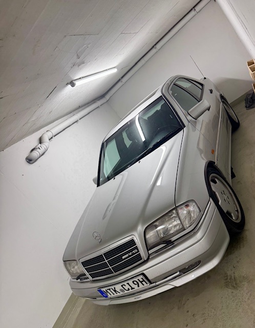 Silberfarbenes Auto parkt in einer Tiefgarage | Copyright: Teilnehmer Silberfarbenes Auto parkt in einer Tiefgarage