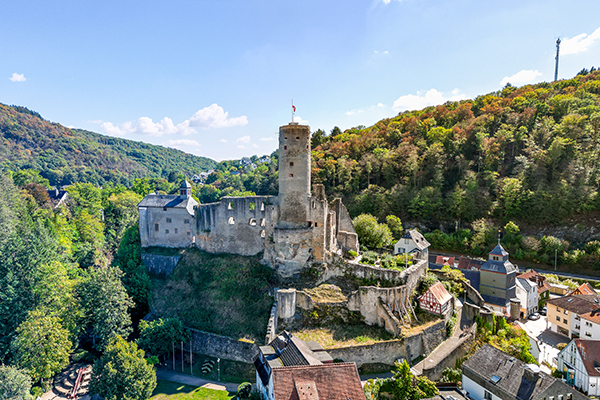 Ein Luftbild der Burg Eppstein