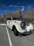 Weißes Cabriolet auf einem Parkplatz in den Bergen | Copyright: Teilnehmer Weißes Cabriolet auf einem Parkplatz in den Bergen