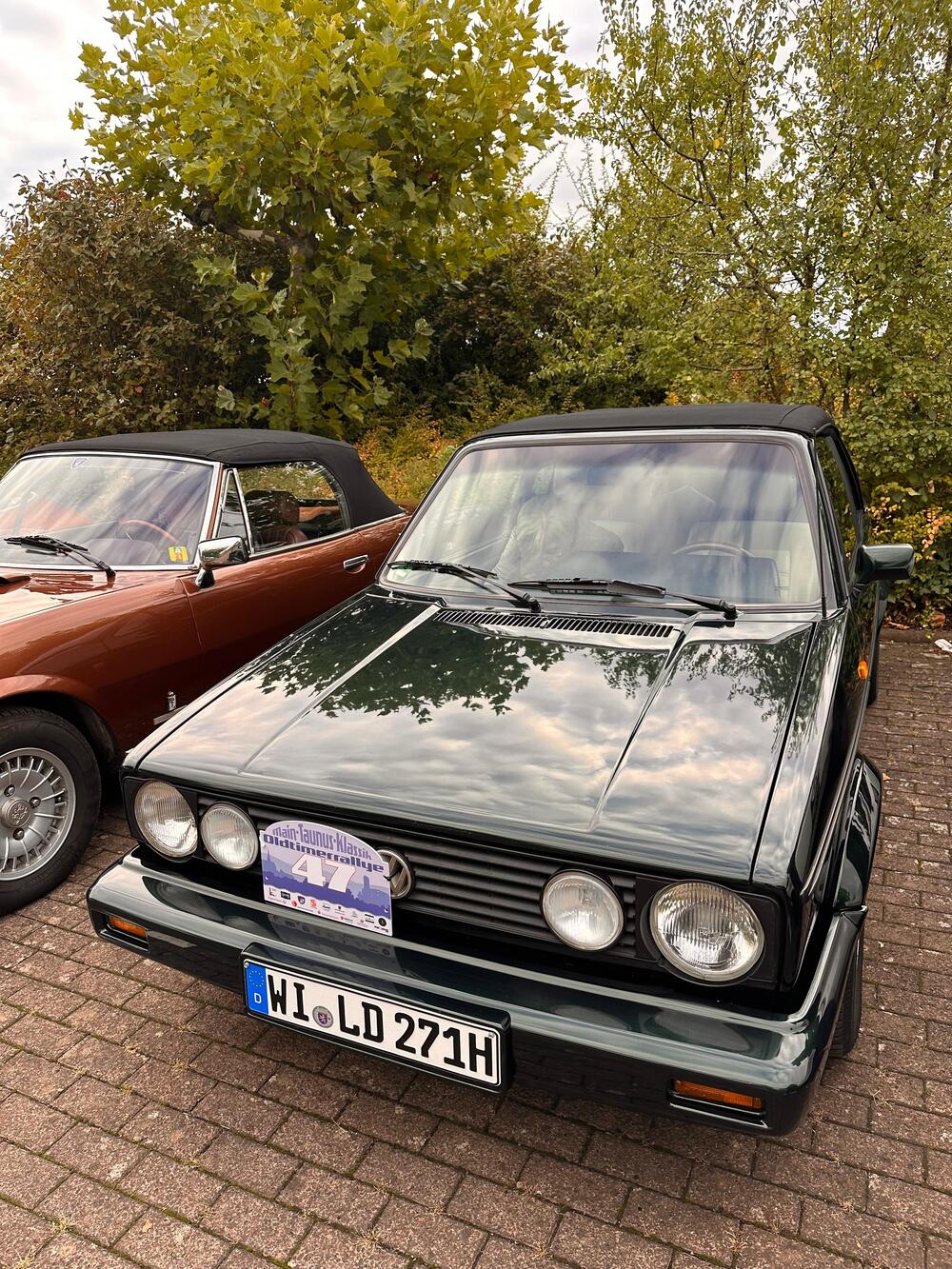 Schwarzes Auto steht auf einem Parkplatz | Copyright: Teilnehmer Schwarzes Auto steht auf einem Parkplatz
