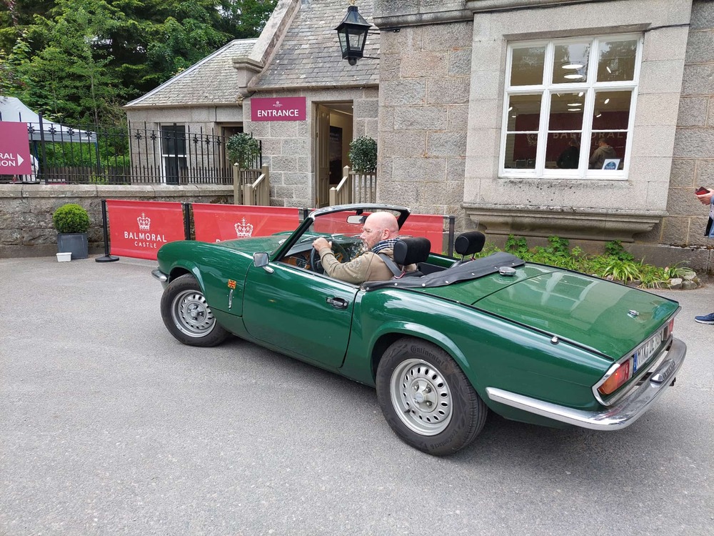 Grüner Roadster rangiert vor einem Haus in Großbritanien | Copyright: Teilnehmer Grüner Roadster rangiert vor einem Haus in Großbritanien