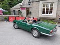 Grüner Roadster rangiert vor einem Haus in Großbritanien | Copyright: Teilnehmer Grüner Roadster rangiert vor einem Haus in Großbritanien