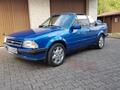 Blaues Cabriolet vor zwei Garagen | Copyright: Teilnehmer Blaues Cabriolet vor zwei Garagen