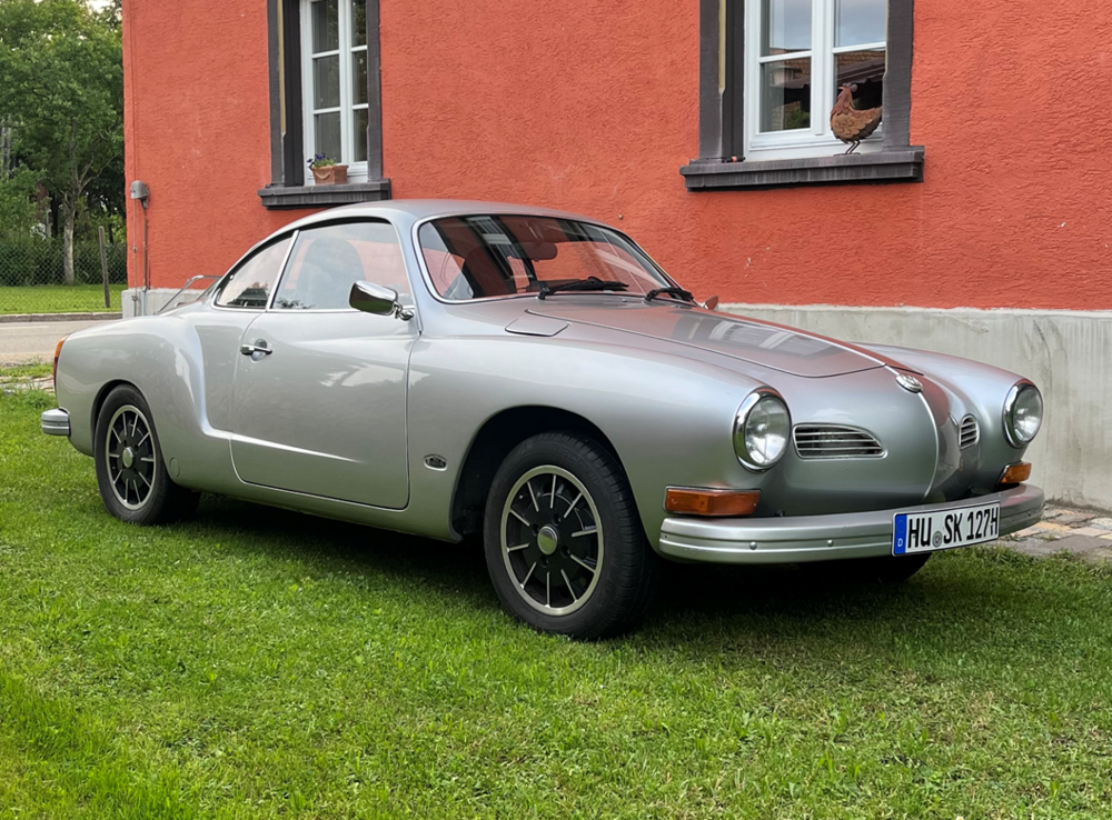 Graues Auto vor einer rötlichen Hauswand | Copyright: Teilnehmer Graues Auto vor einer rötlichen Hauswand