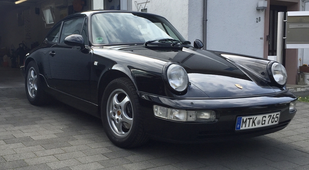 Schwarzes Auto steht in einer Garageneinfahrt | Copyright: Teilnehmer Schwarzes Auto steht in einer Garageneinfahrt