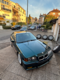 Dunkles Auto steht in einer Garageneinfahrt | Copyright: Teilnehmer Dunkles Auto steht in einer Garageneinfahrt