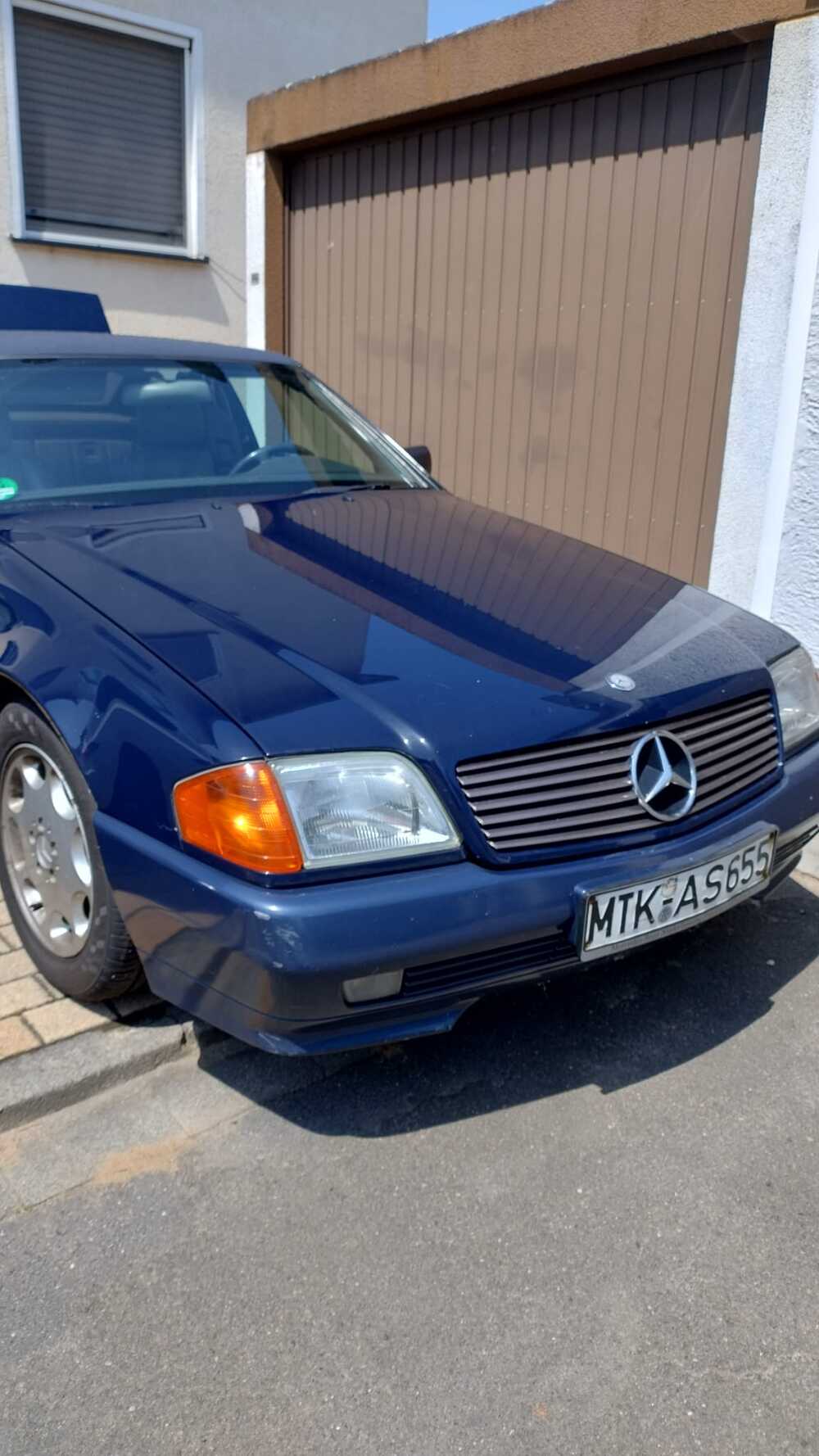 Blaues Auto steht in einer Einfahrt | Copyright: Teilnehmer Blaues Auto steht in einer Einfahrt