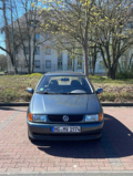 Auto in blau-grauem Farbton steht auf einem Parkplatz | Copyright: Teilnehmer Auto in blau-grauem Farbton steht auf einem Parkplatz