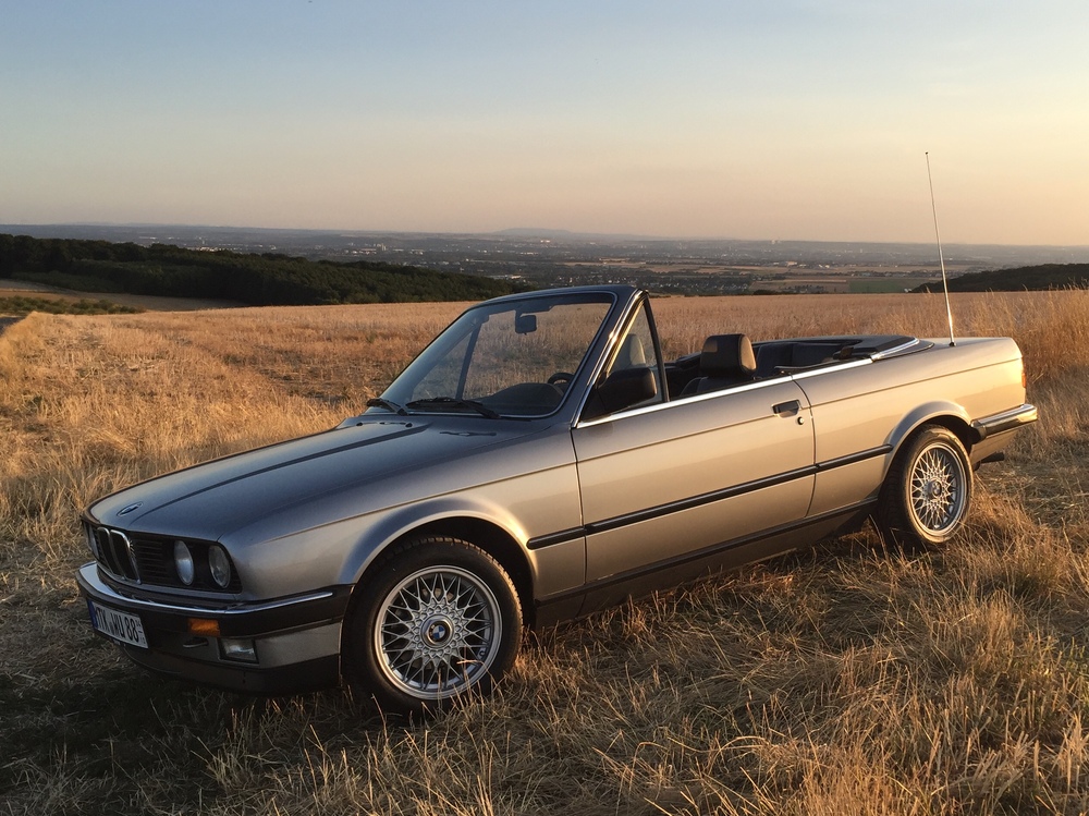 Helles Auto steht auf einem Feld | Copyright: Teilnehmer Helles Auto steht auf einem Feld