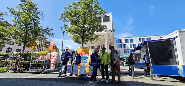 Präventionsrat Rückblick - Kelkheimer Sicherheitsberater informieren auf dem Wochenmarkt über Betrugsmaschen 2025