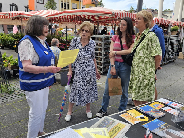 Präventionsrat Rückblick -  Sicherheitsberater auf dem Kelkheimer Wochenmarkt in Aktion 2025