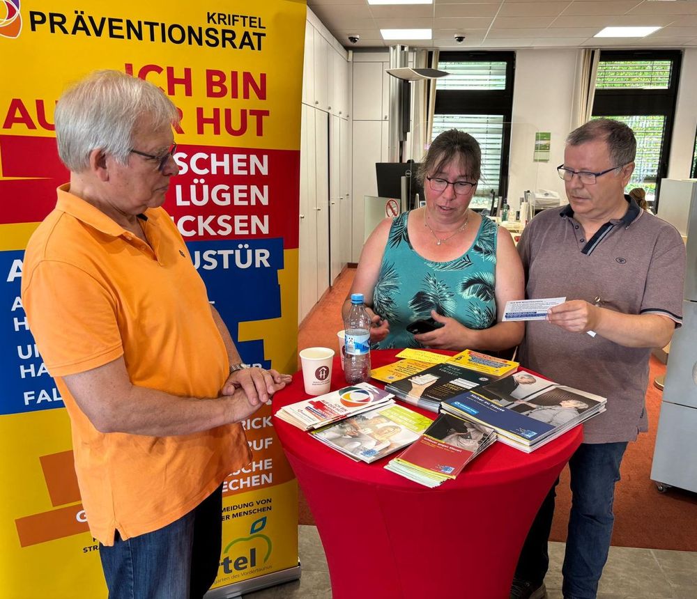 Präventionsrat Rückblick - Infostand der Krifteler Sicherheitsberater in der Taunussparkasse Kriftel 2025