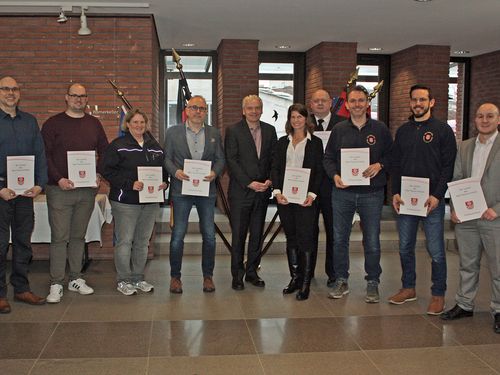 Gruppenfoto, zwei Frauen, acht Männer
