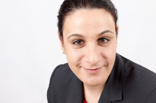 eine Frau
