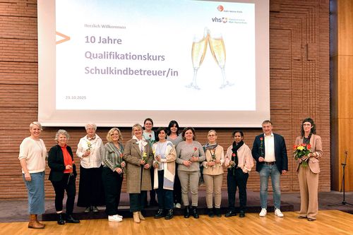 Ein Gruppenbild mit mehreren Personen im Landratsamt
