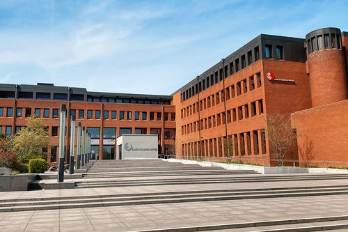 der Eingangsbereich des Landratsamtes Hofheim
